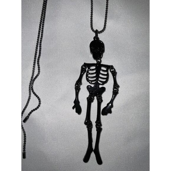 NWT BETSEY JOHNSON GLOW IN THE DARK HALLOWEEN SKELETON NECKLACE - Picture 7 of 14